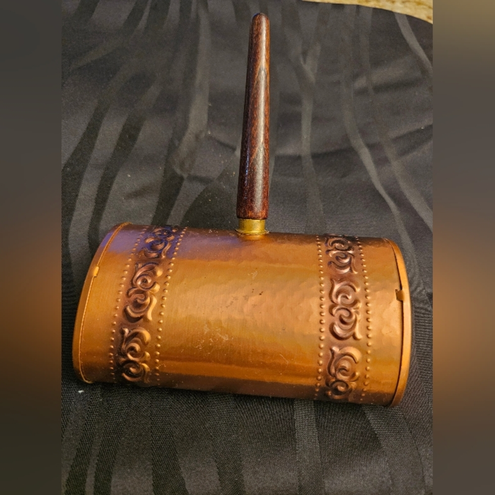 Vintage COPPER crumb sweeper with rolling brush from the 50s/60s